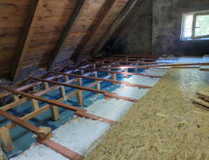 Zateplení půdy a zhotovení podlahy